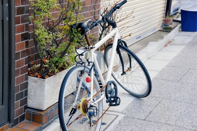 停車したロードバイク