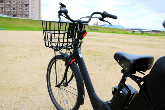 広場の電動自転車